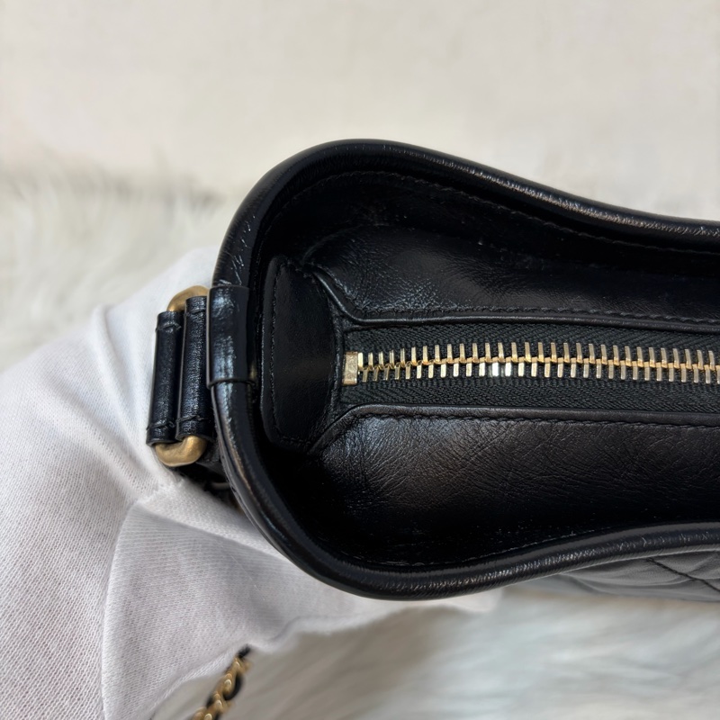 CHANEL A91810 AS0865 gabrielle HOBO 20公分 黑色斜背包流浪包 小號-34