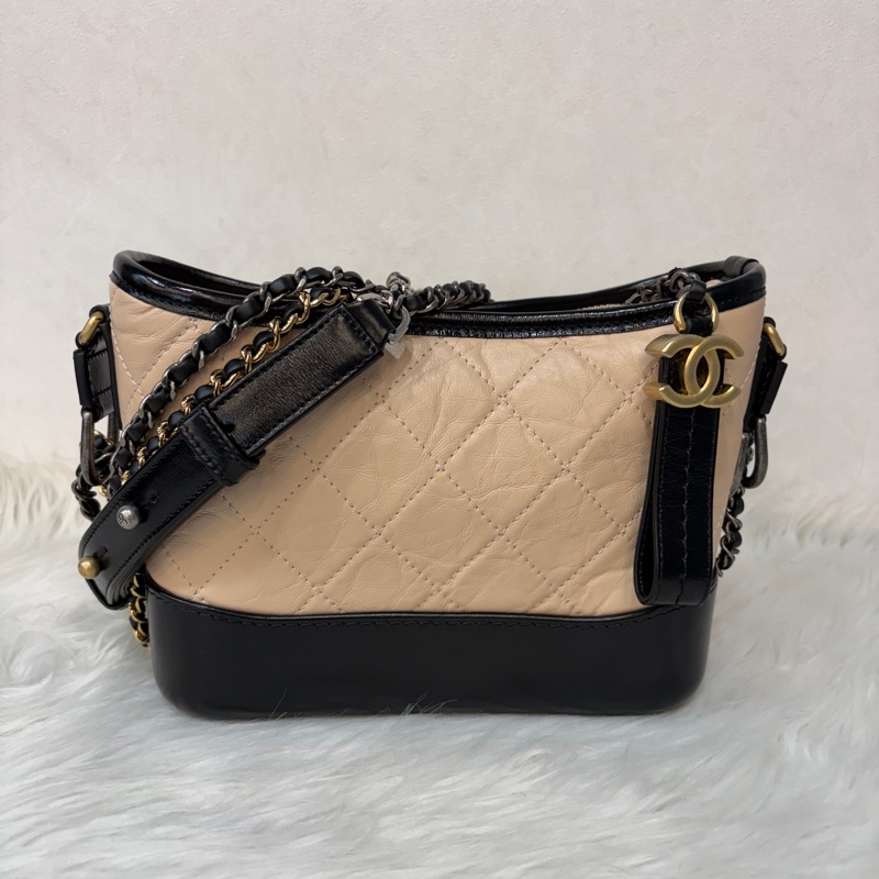CHANEL A91810 AS0865 gabrielle HOBO 20公分 奶茶黑色撞色斜背包流浪包 小號-0