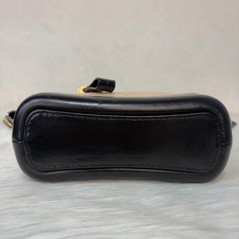 CHANEL A91810 AS0865 gabrielle HOBO 20公分 奶茶黑色撞色斜背包流浪包 小號-5