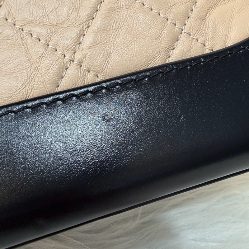 CHANEL A91810 AS0865 gabrielle HOBO 20公分 奶茶黑色撞色斜背包流浪包 小號-8