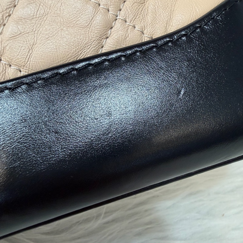 CHANEL A91810 AS0865 gabrielle HOBO 20公分 奶茶黑色撞色斜背包流浪包 小號-9