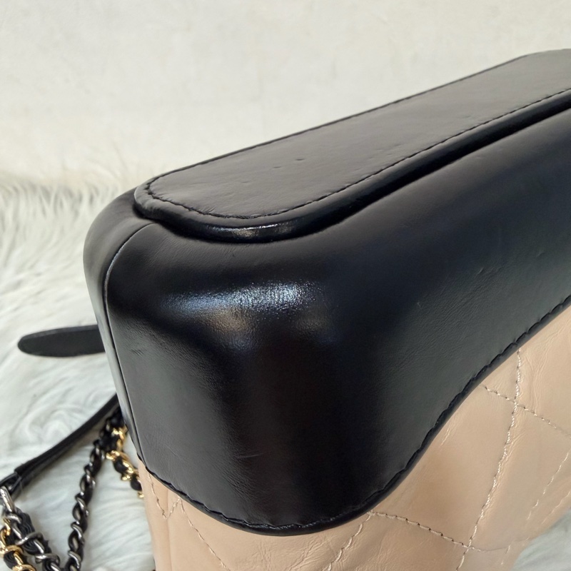 CHANEL A91810 AS0865 gabrielle HOBO 20公分 奶茶黑色撞色斜背包流浪包 小號-16