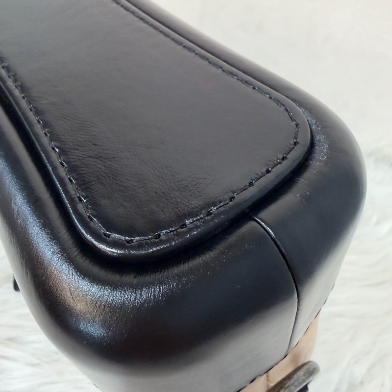 CHANEL A91810 AS0865 gabrielle HOBO 20公分 奶茶黑色撞色斜背包流浪包 小號-22