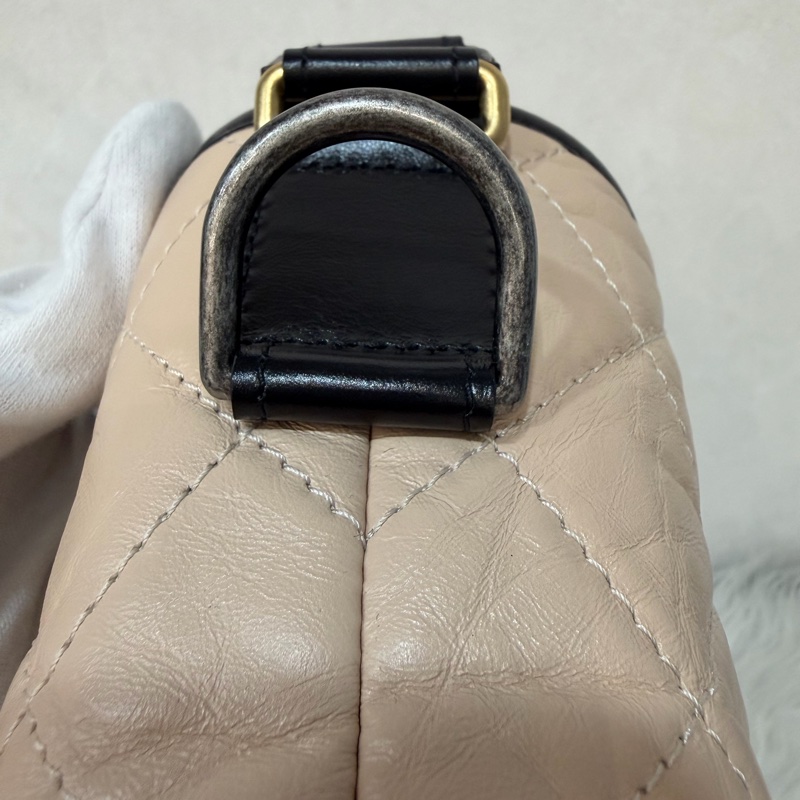 CHANEL A91810 AS0865 gabrielle HOBO 20公分 奶茶黑色撞色斜背包流浪包 小號-30