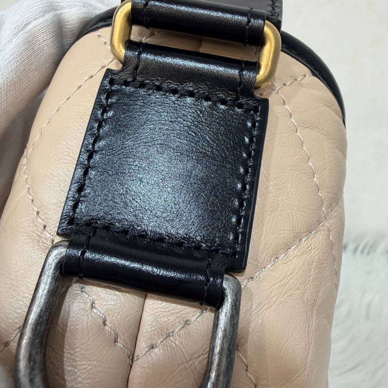 CHANEL A91810 AS0865 gabrielle HOBO 20公分 奶茶黑色撞色斜背包流浪包 小號-31