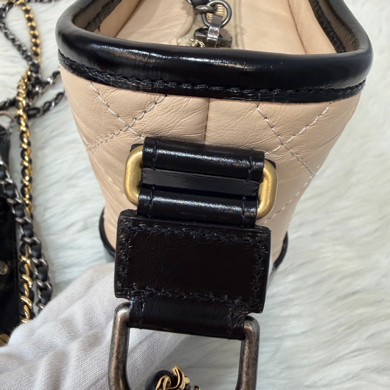CHANEL A91810 AS0865 gabrielle HOBO 20公分 奶茶黑色撞色斜背包流浪包 小號-36