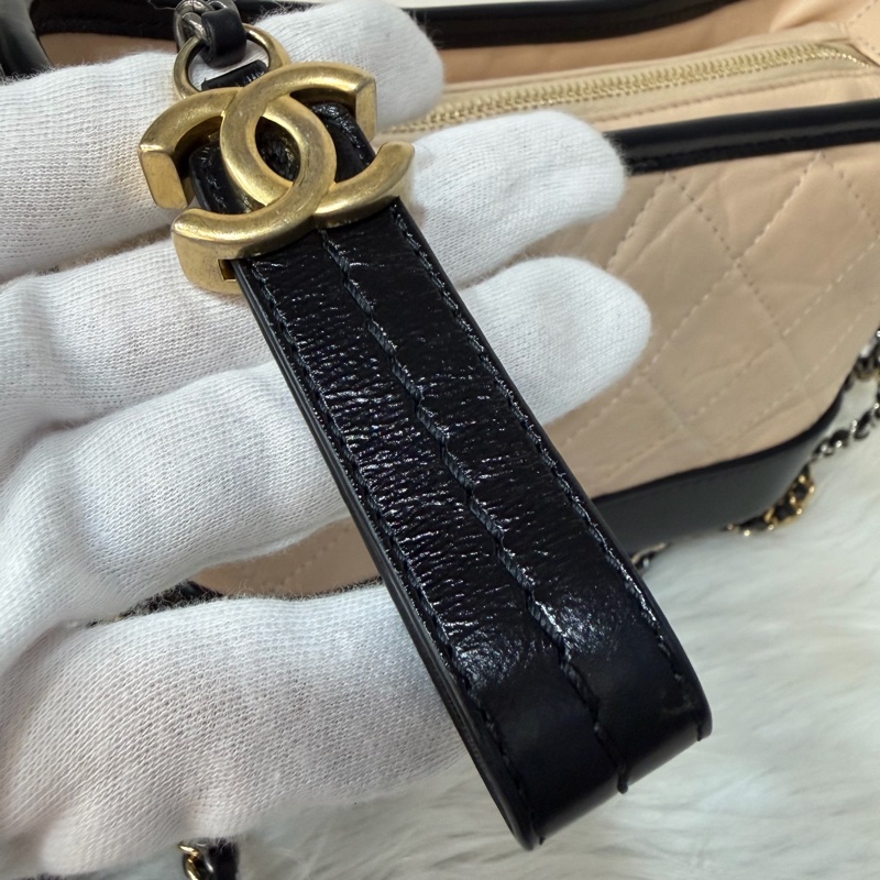 CHANEL A91810 AS0865 gabrielle HOBO 20公分 奶茶黑色撞色斜背包流浪包 小號-41