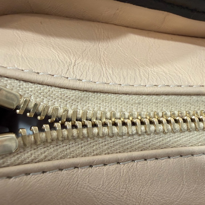 CHANEL A91810 AS0865 gabrielle HOBO 20公分 奶茶黑色撞色斜背包流浪包 小號-43