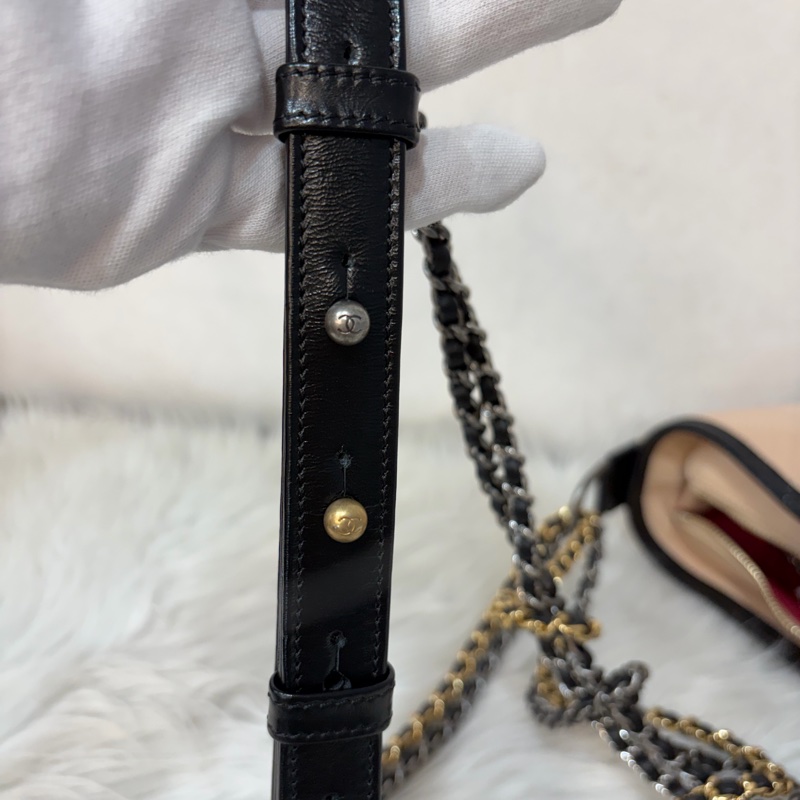 CHANEL A91810 AS0865 gabrielle HOBO 20公分 奶茶黑色撞色斜背包流浪包 小號-59