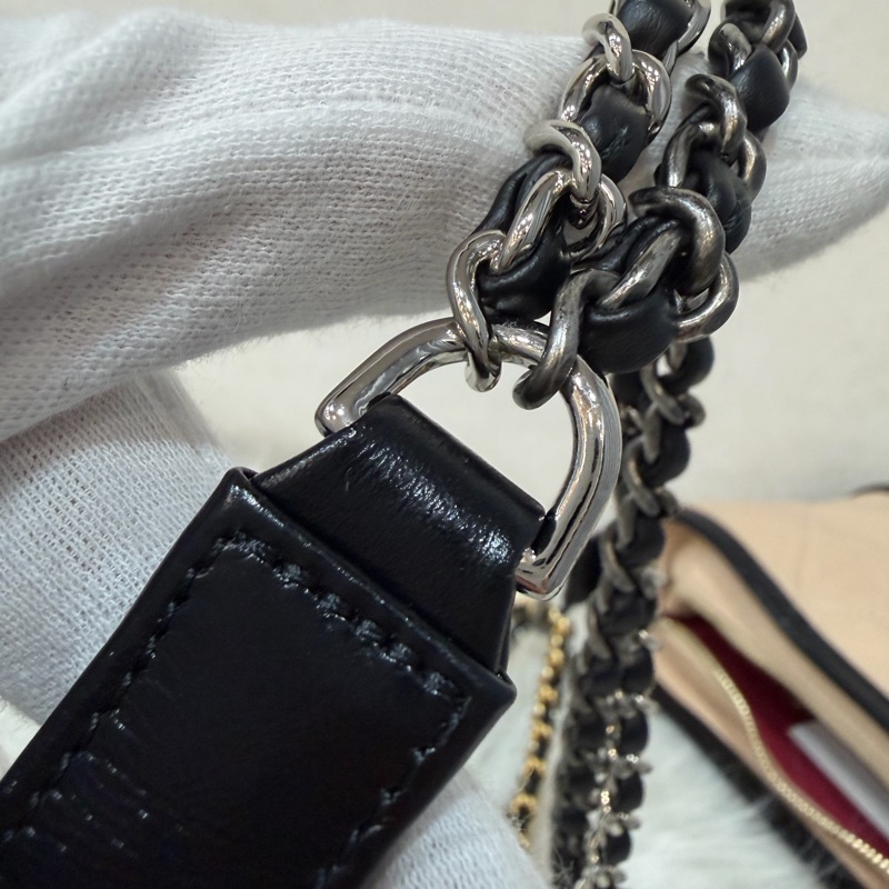 CHANEL A91810 AS0865 gabrielle HOBO 20公分 奶茶黑色撞色斜背包流浪包 小號-61