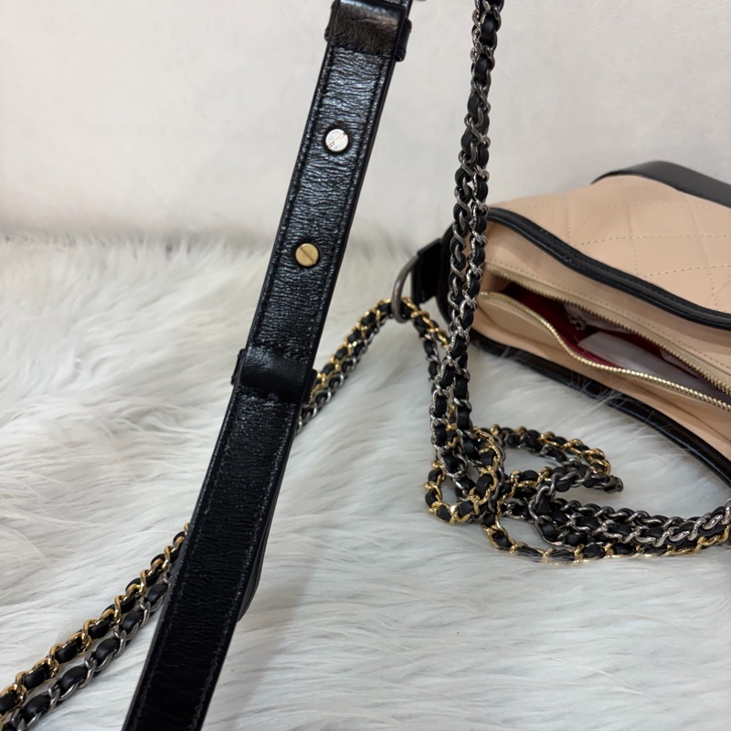 CHANEL A91810 AS0865 gabrielle HOBO 20公分 奶茶黑色撞色斜背包流浪包 小號-63