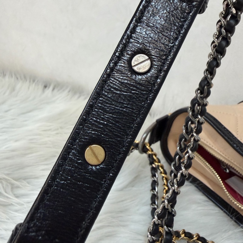 CHANEL A91810 AS0865 gabrielle HOBO 20公分 奶茶黑色撞色斜背包流浪包 小號-64