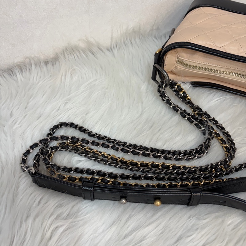 CHANEL A91810 AS0865 gabrielle HOBO 20公分 奶茶黑色撞色斜背包流浪包 小號-66