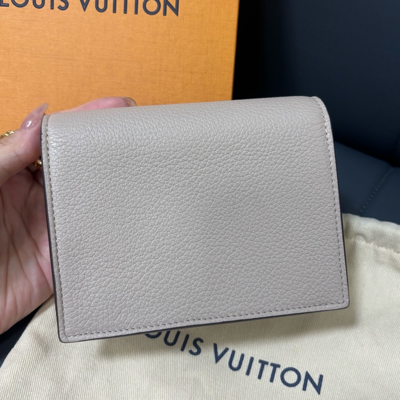 LV 奶茶色信封鏈條包-2