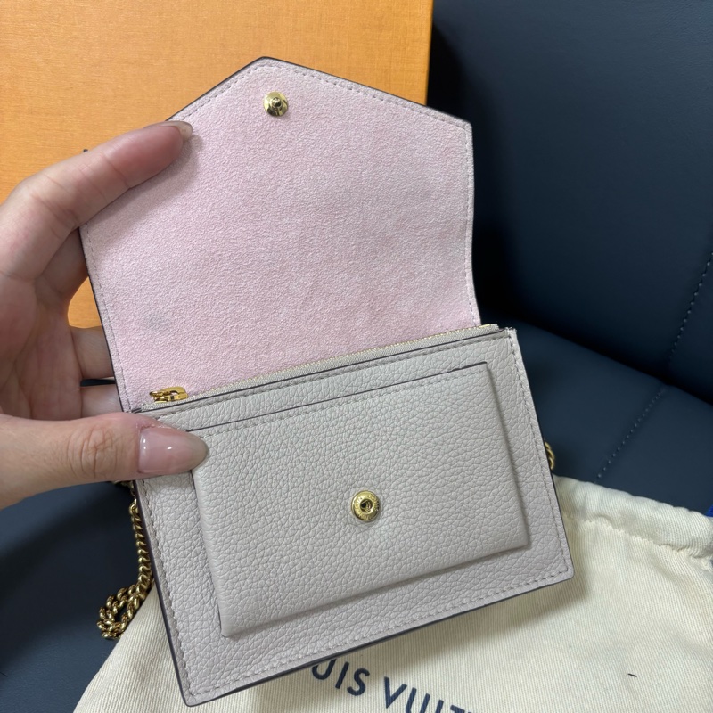 LV 奶茶色信封鏈條包-7