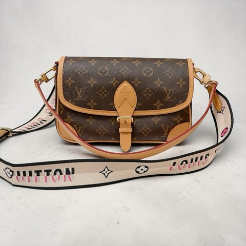 莉亞精品♡ LV 法棍黑背帶 二手美包