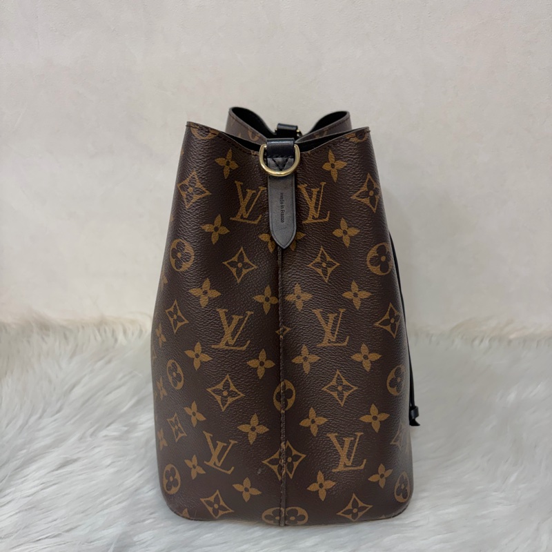 LV M44020 Neo NOE 字紋 老花 黑色 斜背包 肩背包 水桶包 束口包-2