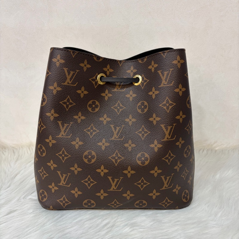 LV M44020 Neo NOE 字紋 老花 黑色 斜背包 肩背包 水桶包 束口包-3