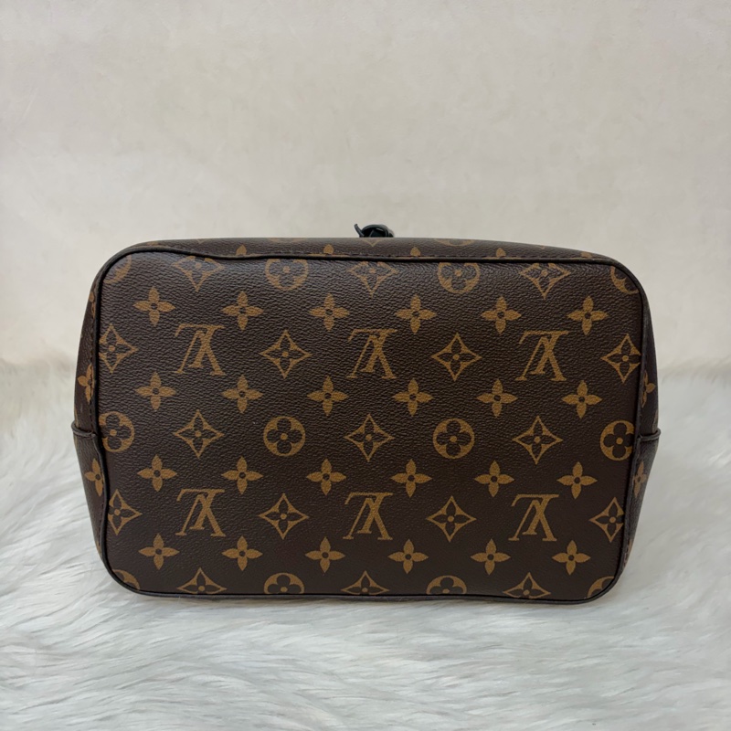 LV M44020 Neo NOE 字紋 老花 黑色 斜背包 肩背包 水桶包 束口包-5