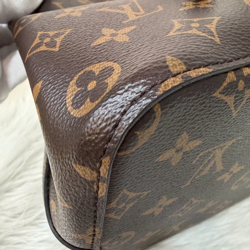 LV M44020 Neo NOE 字紋 老花 黑色 斜背包 肩背包 水桶包 束口包-6