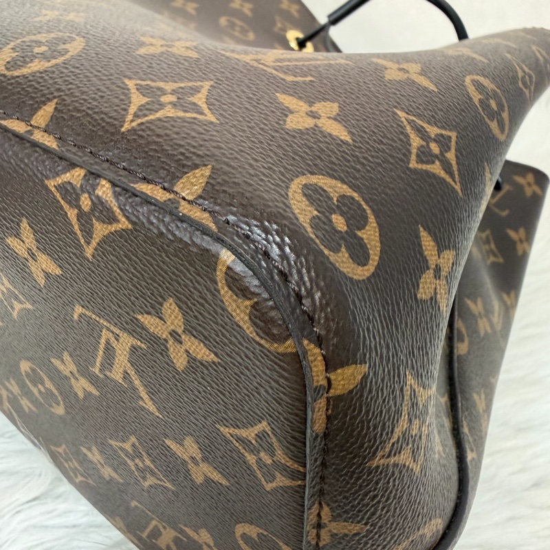 LV M44020 Neo NOE 字紋 老花 黑色 斜背包 肩背包 水桶包 束口包-9