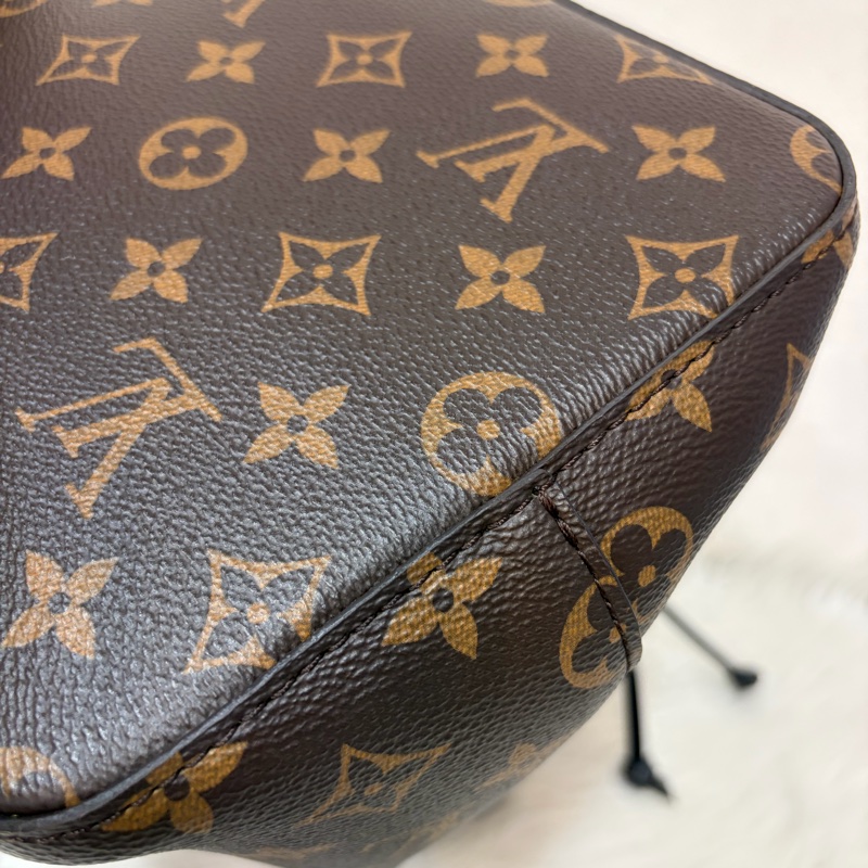 LV M44020 Neo NOE 字紋 老花 黑色 斜背包 肩背包 水桶包 束口包-10