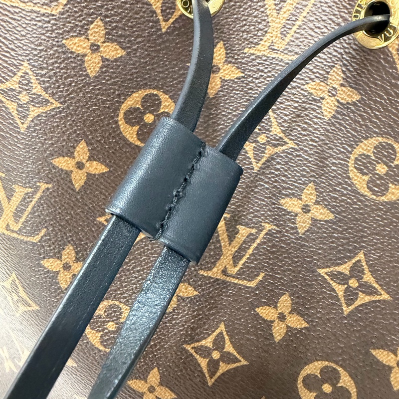 LV M44020 Neo NOE 字紋 老花 黑色 斜背包 肩背包 水桶包 束口包-25