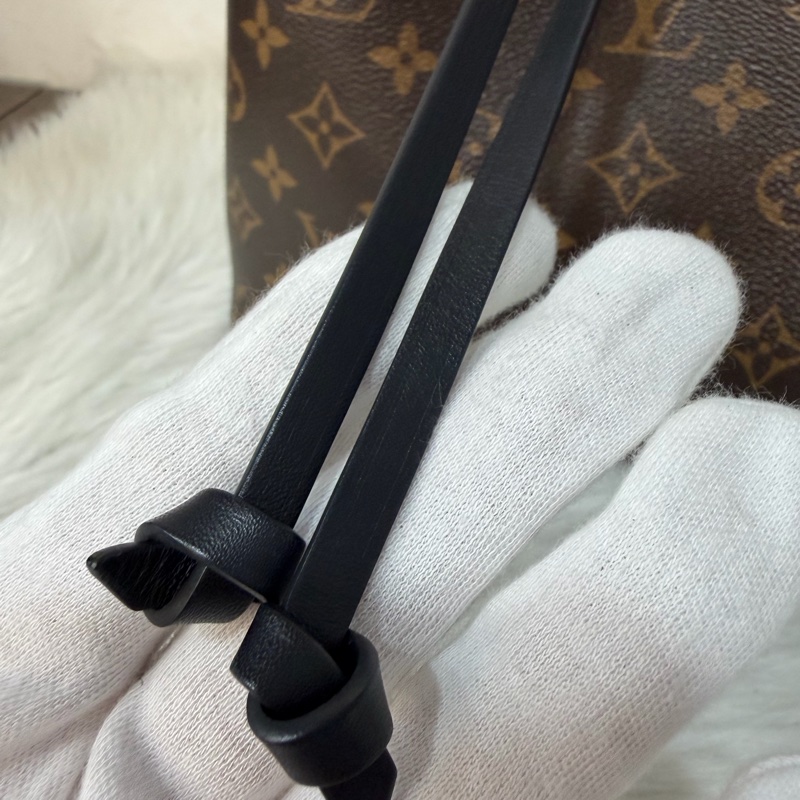 LV M44020 Neo NOE 字紋 老花 黑色 斜背包 肩背包 水桶包 束口包-26
