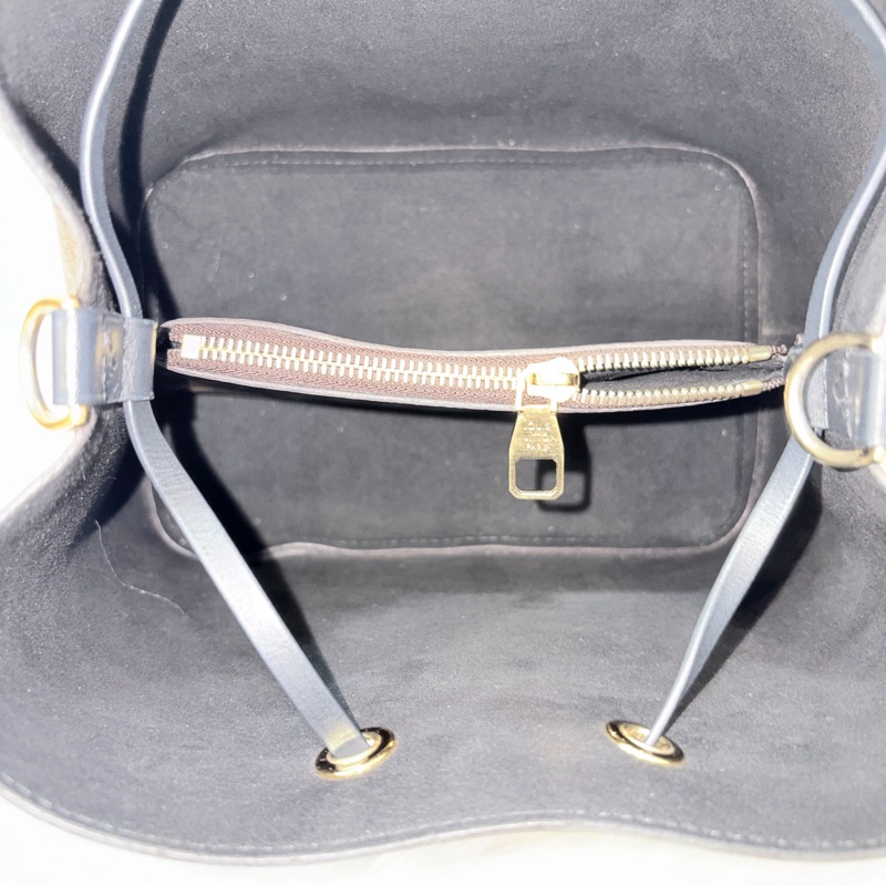 LV M44020 Neo NOE 字紋 老花 黑色 斜背包 肩背包 水桶包 束口包-39