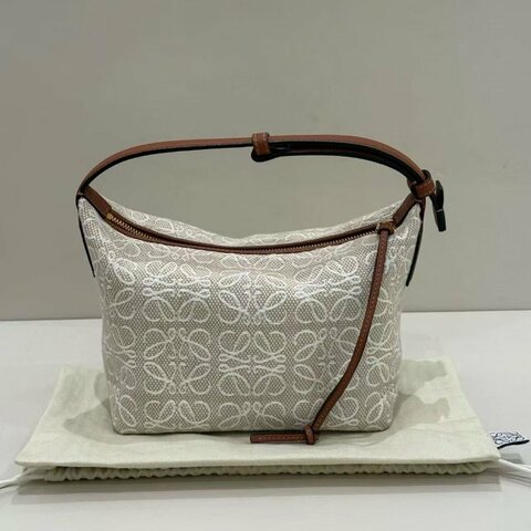 loewe cubi白色飯盒包 99新20*16*11配件塵袋