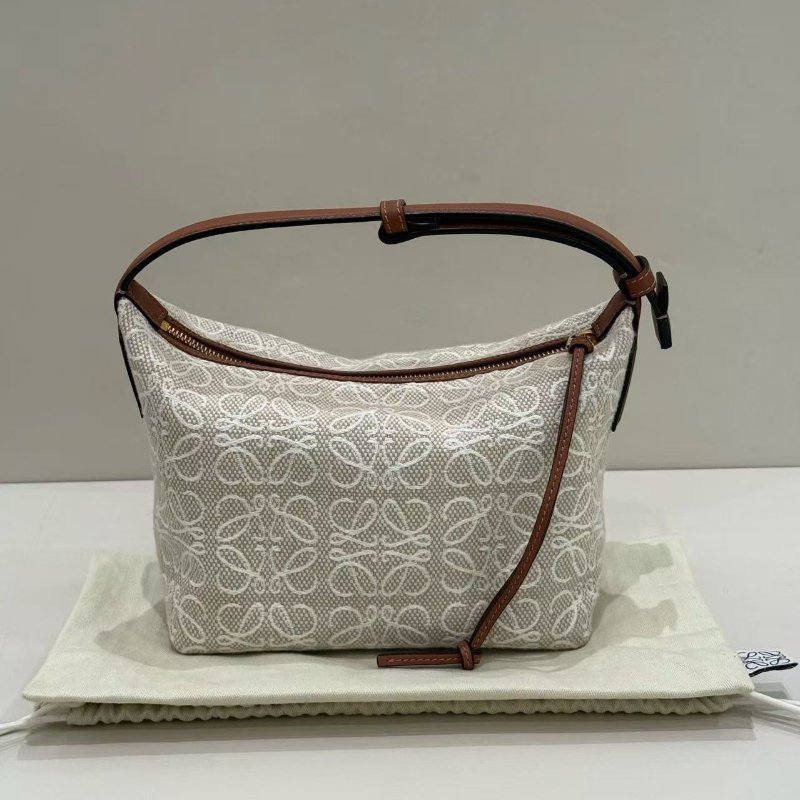 loewe cubi白色飯盒包 99新20*16*11配件塵袋-0