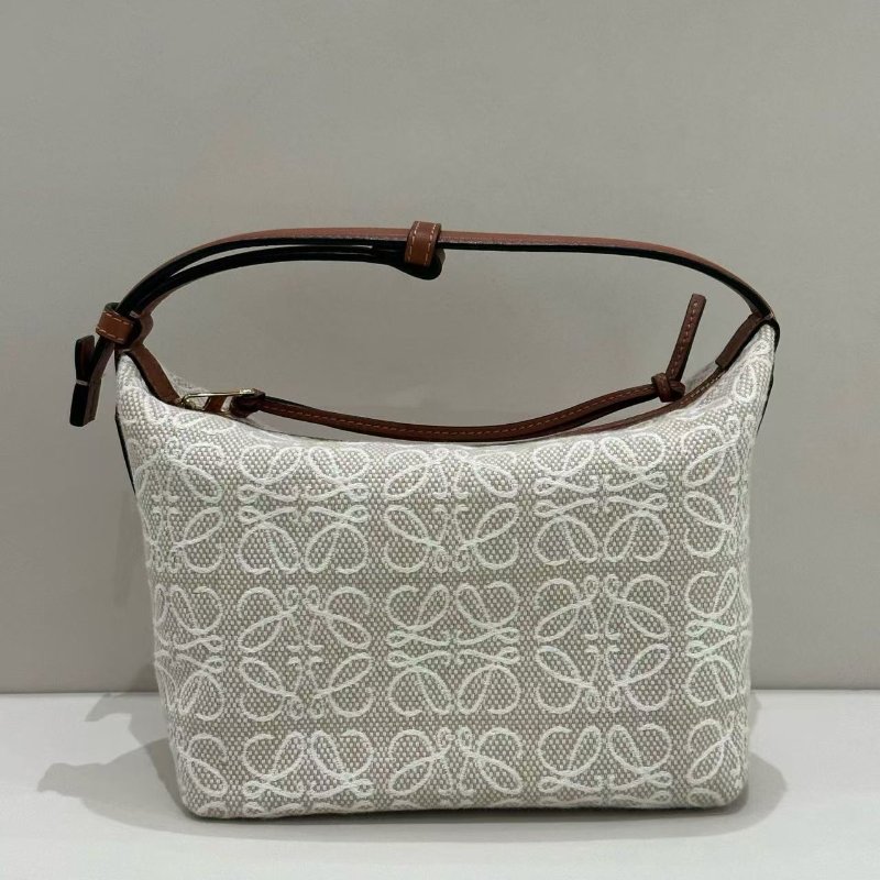 loewe cubi白色飯盒包 99新20*16*11配件塵袋-1