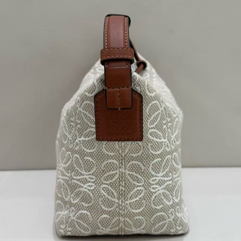 loewe cubi白色飯盒包 99新20*16*11配件塵袋-2