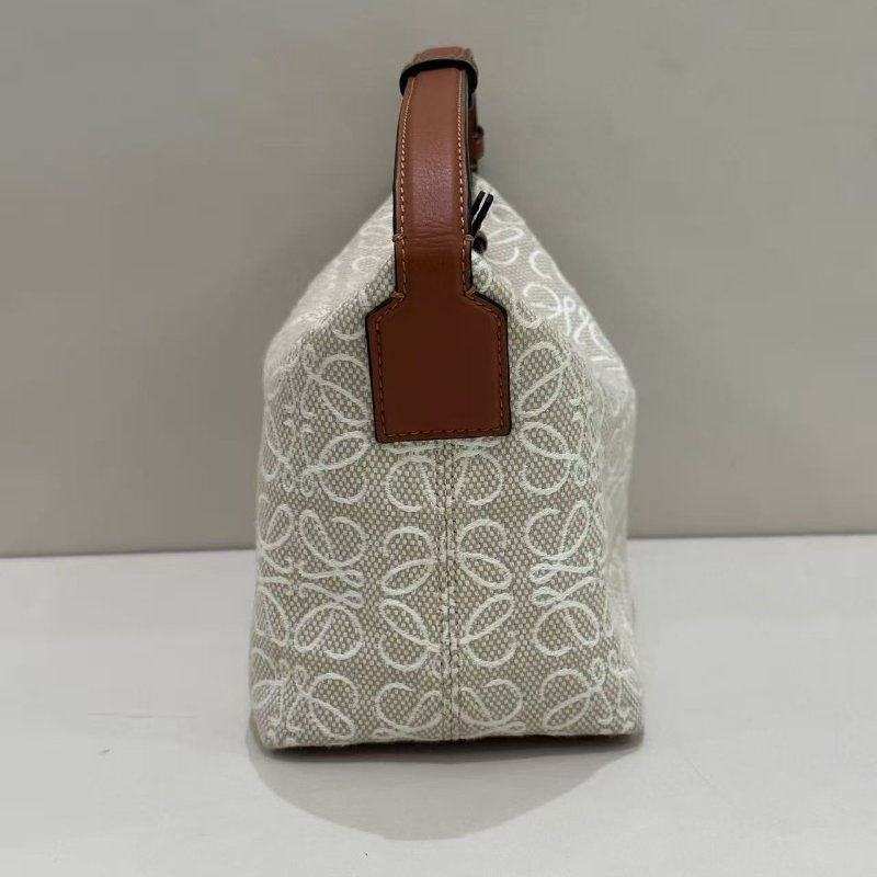 loewe cubi白色飯盒包 99新20*16*11配件塵袋-3