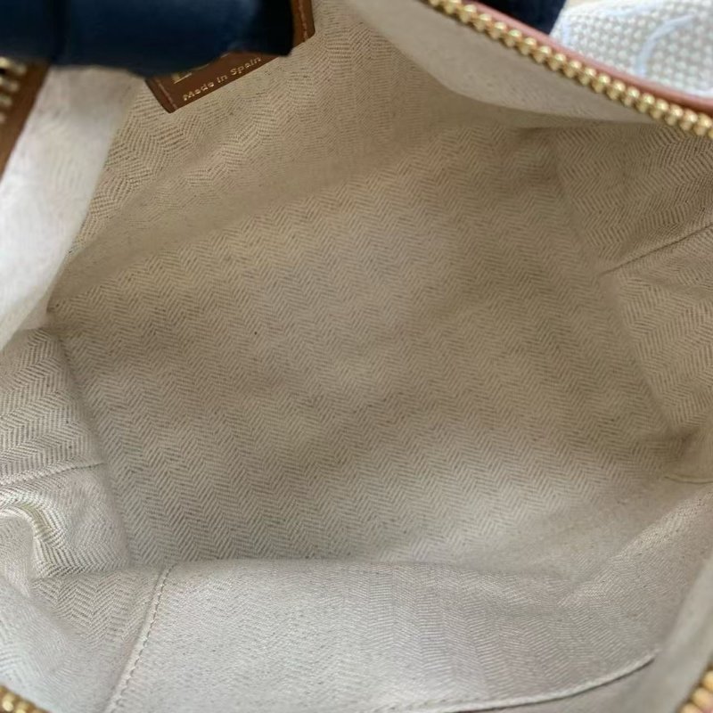 loewe cubi白色飯盒包 99新20*16*11配件塵袋-5