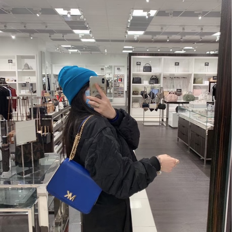 莉亞精品♡ MK 寶石藍立體金釦翻蓋包 二手美包-1