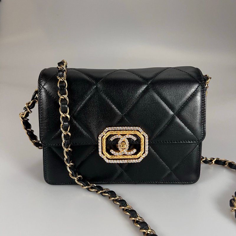 CHANEL  季節款水鑽包羊皮黑 23C晶片款-0