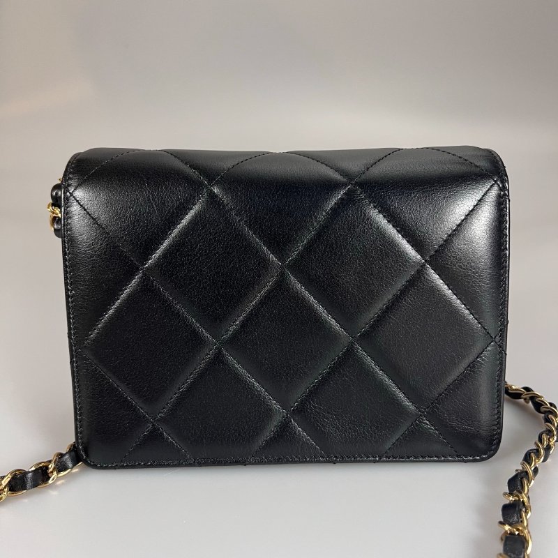 CHANEL 季節款水鑽包羊皮黑 23C晶片款-1