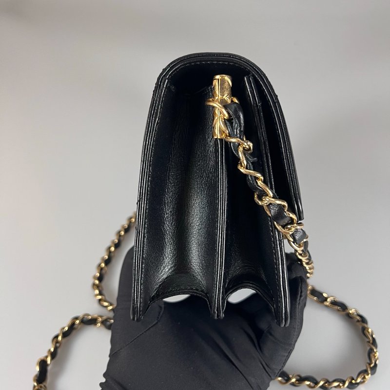 CHANEL 季節款水鑽包羊皮黑 23C晶片款-2