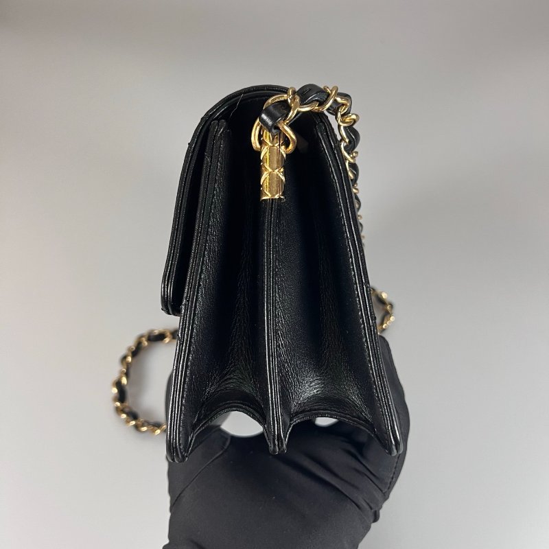 CHANEL 季節款水鑽包羊皮黑 23C晶片款-3