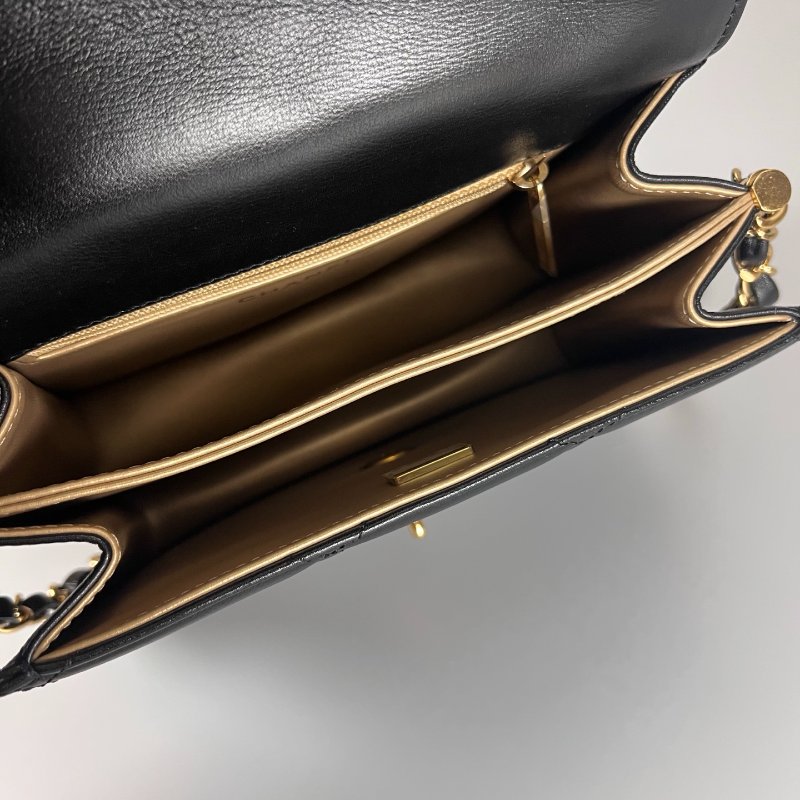 CHANEL 季節款水鑽包羊皮黑 23C晶片款-5