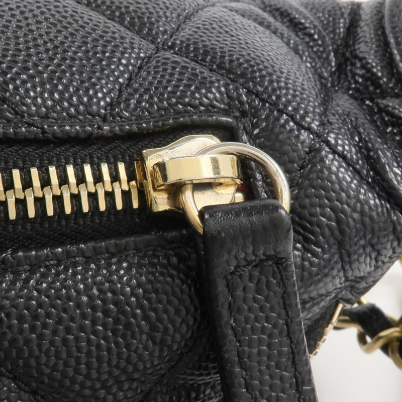 CHANEL 牛皮皮革Filigree Waist Bag金扣腰包-11