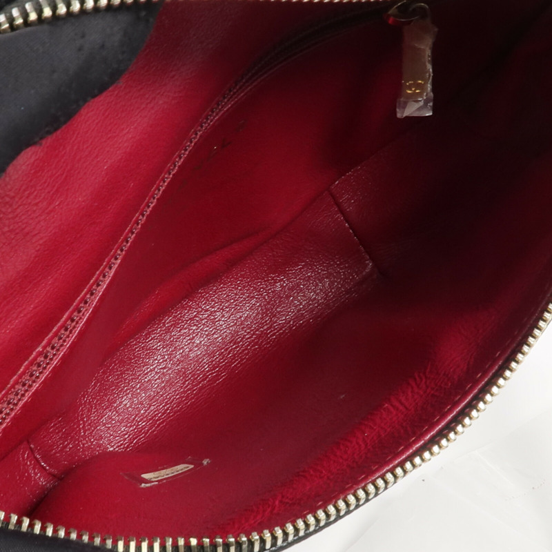 CHANEL 牛皮皮革Filigree Waist Bag金扣腰包-12