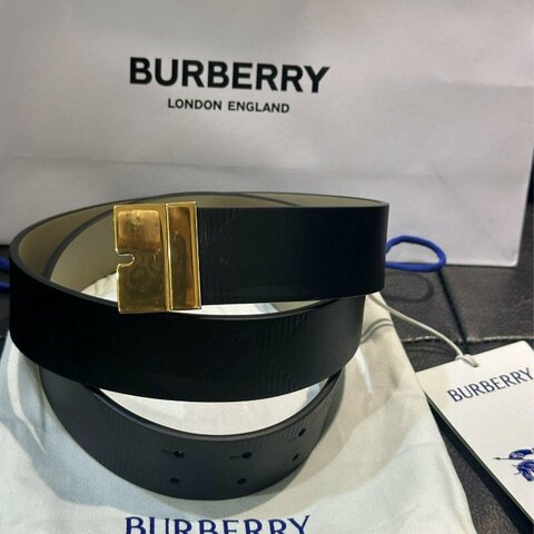 💎Han's house精品服飾💎Burberry 格紋 壓紋 小牛皮 皮帶 雙面用 寬3.5 現貨 原價18900