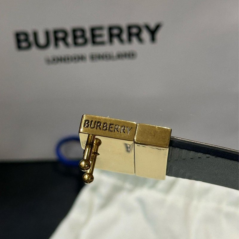 💎Han's house精品服飾💎Burberry 格紋 壓紋 小牛皮 皮帶 雙面用 寬3.5 現貨 原價18900-1