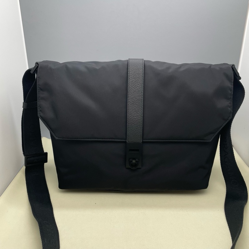 99新FERRAGAMO/ 菲拉格慕 男士斜挎包  尺寸：29✖️26✖️13cm 无附件-0