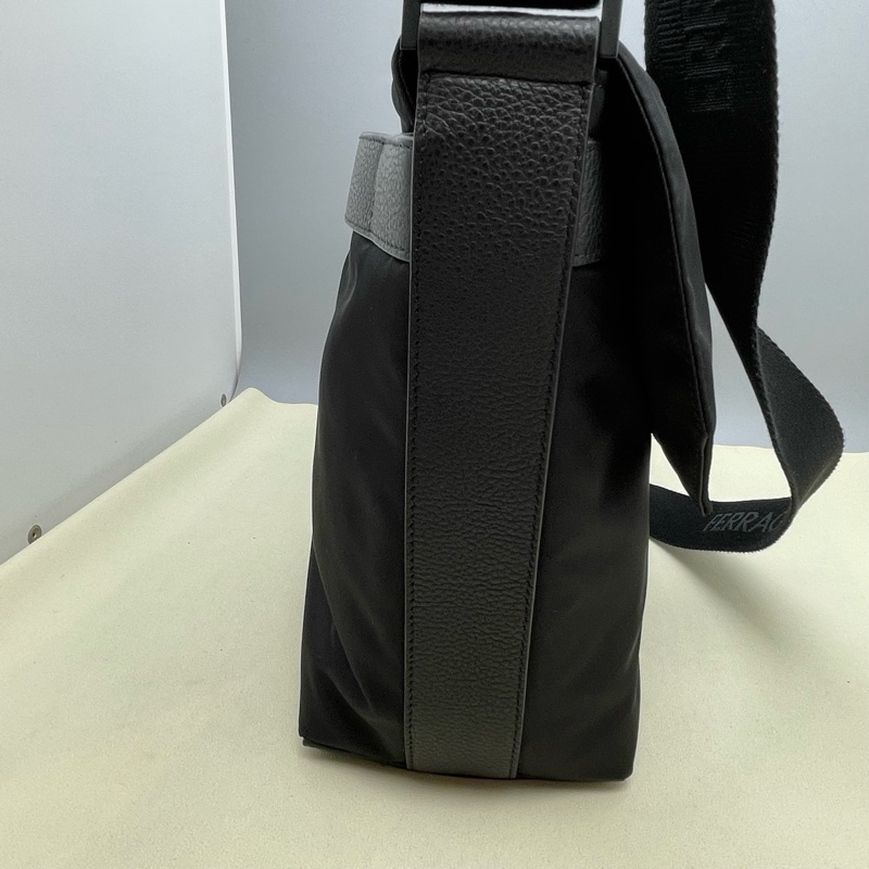 99新FERRAGAMO/ 菲拉格慕 男士斜挎包  尺寸：29✖️26✖️13cm 无附件-3