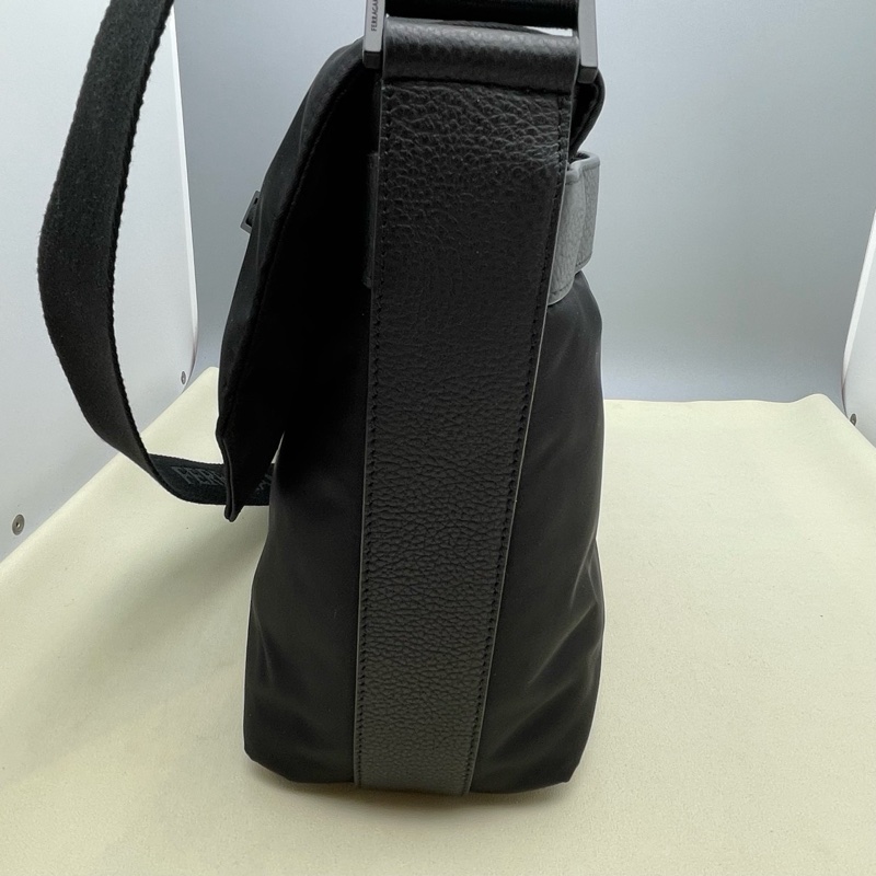 99新FERRAGAMO/ 菲拉格慕 男士斜挎包  尺寸：29✖️26✖️13cm 无附件-5
