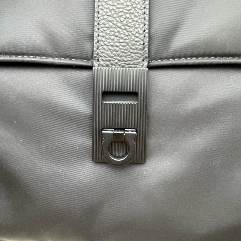 99新FERRAGAMO/ 菲拉格慕 男士斜挎包  尺寸：29✖️26✖️13cm 无附件-6