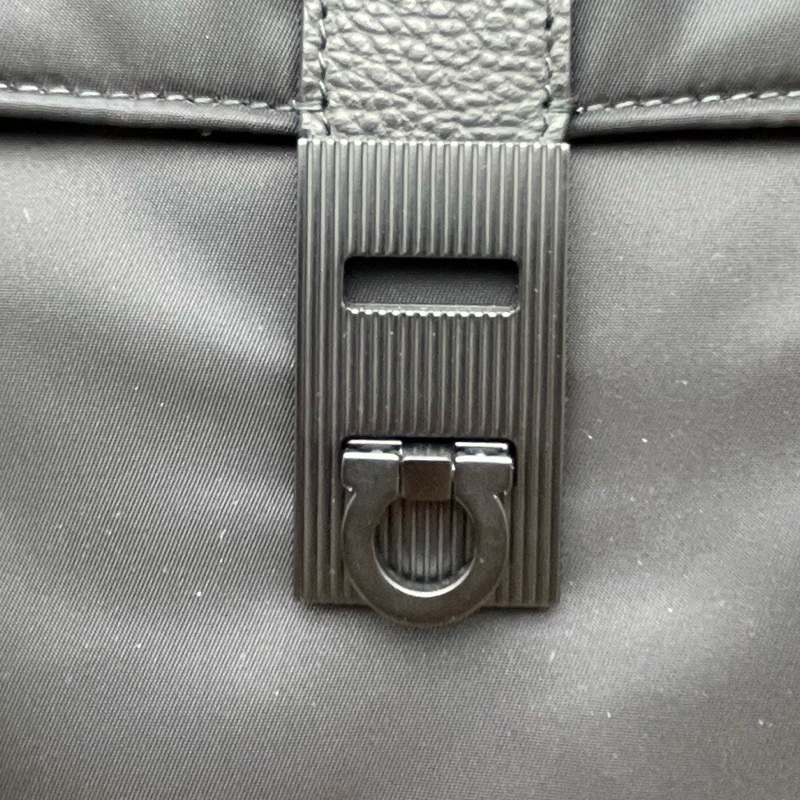 99新FERRAGAMO/ 菲拉格慕 男士斜挎包  尺寸：29✖️26✖️13cm 无附件-8